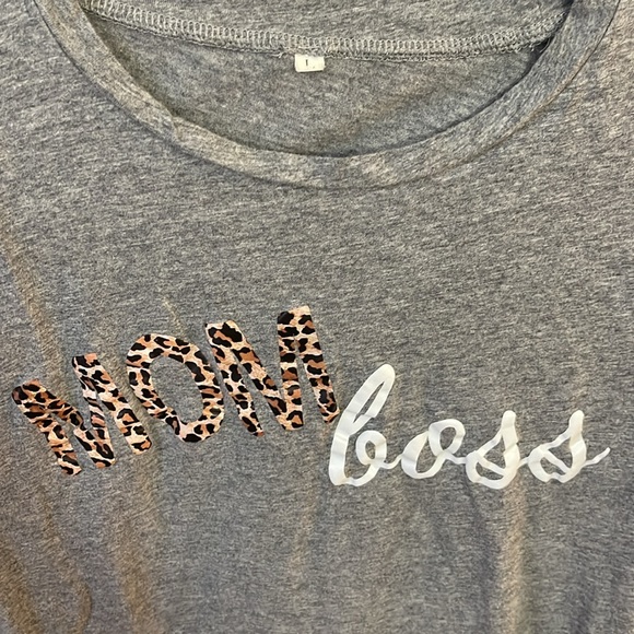 Mom Boss - gray t-shirt- large - Picture 2 of 7